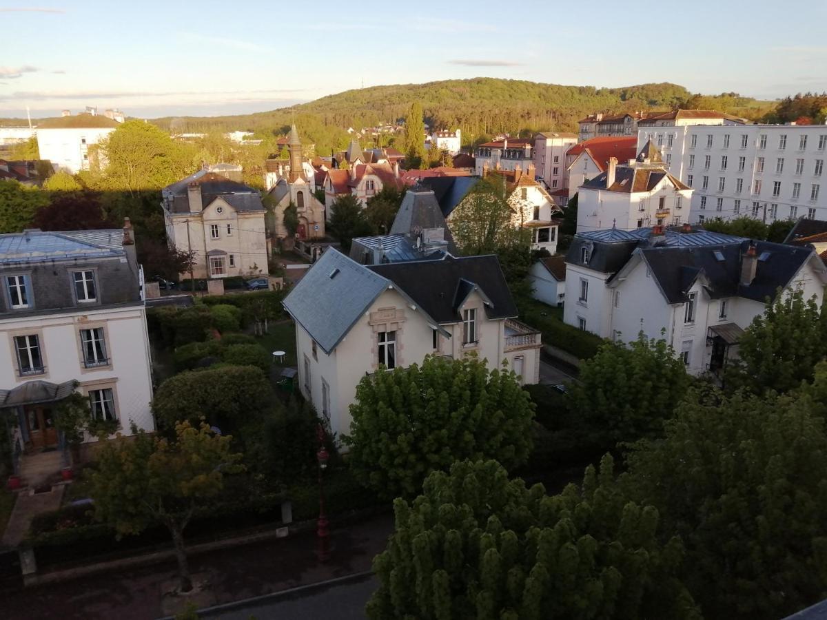 Joli Studio Dans Un Ancien Hotel Du XIX Siecle - Proche Toutes Commodites - Thermes Et Parc 维泰勒 外观 照片