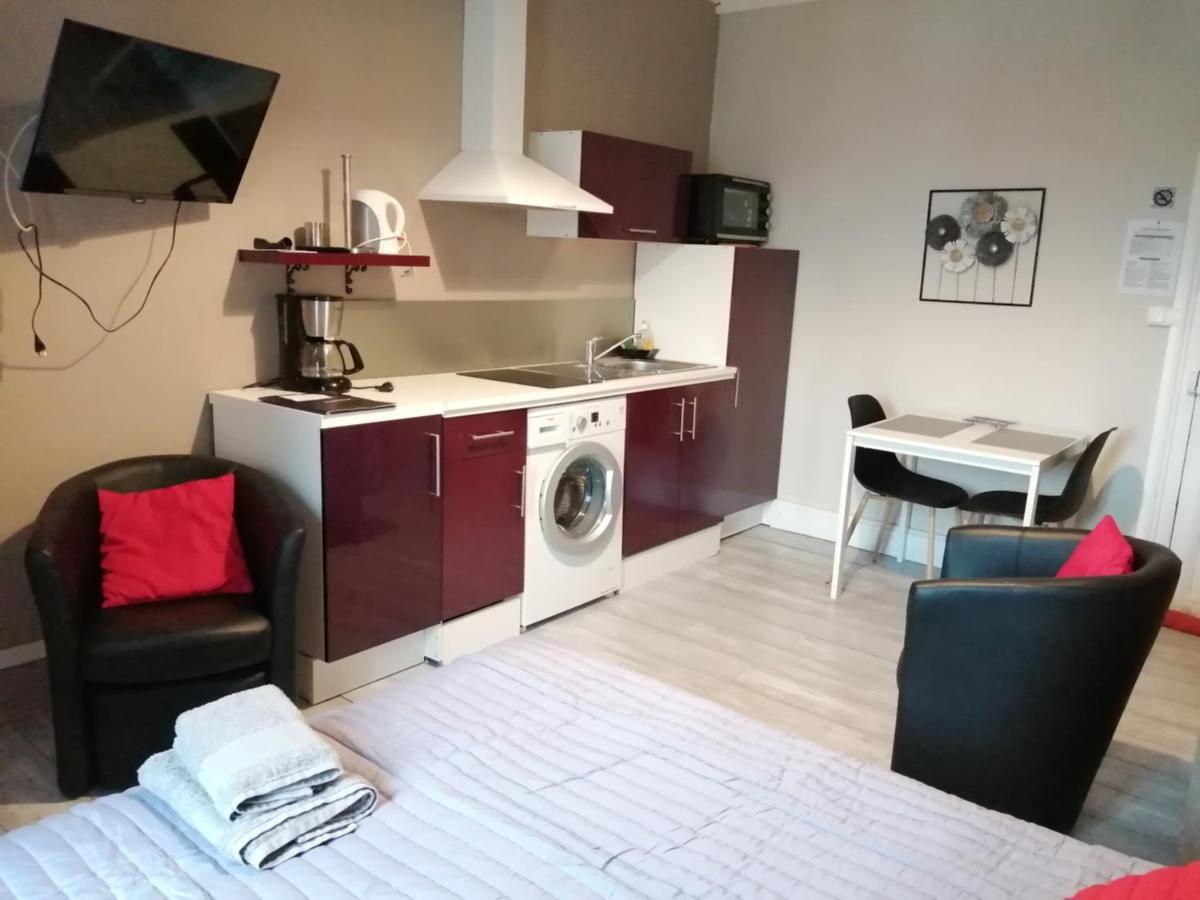Joli Studio Dans Un Ancien Hotel Du XIX Siecle - Proche Toutes Commodites - Thermes Et Parc 维泰勒 外观 照片