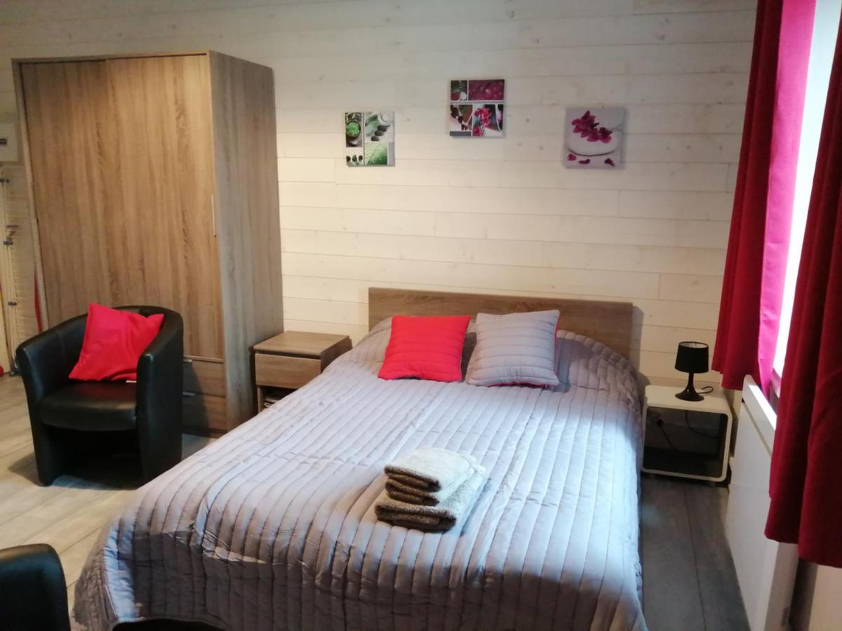 Joli Studio Dans Un Ancien Hotel Du XIX Siecle - Proche Toutes Commodites - Thermes Et Parc 维泰勒 外观 照片